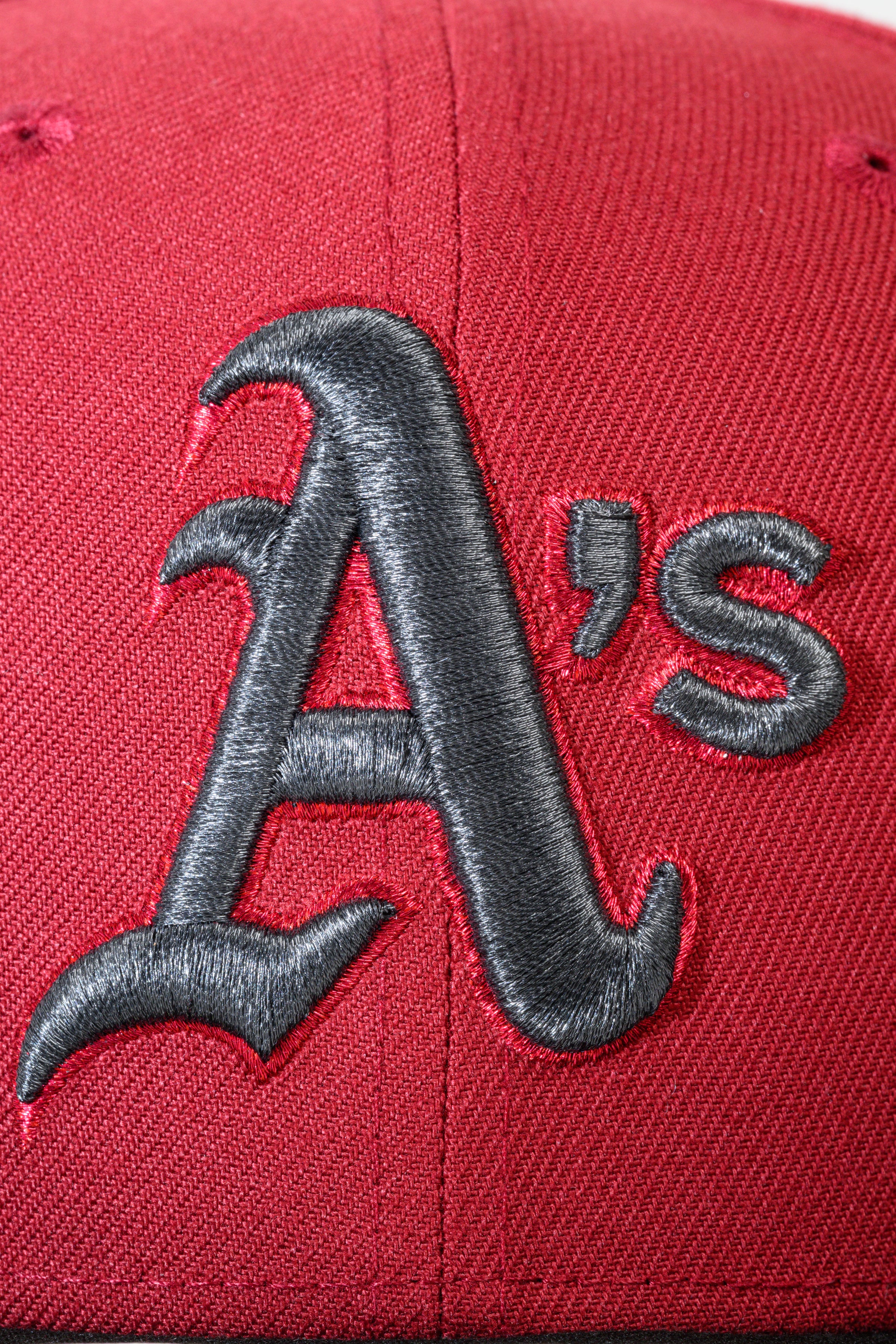 NEW ERA "ART OF WAR” OAKLAND ATHLETICS FITTED HAT (BRICK RED/BLACK/ DARK GRAPHITE) - Image 6