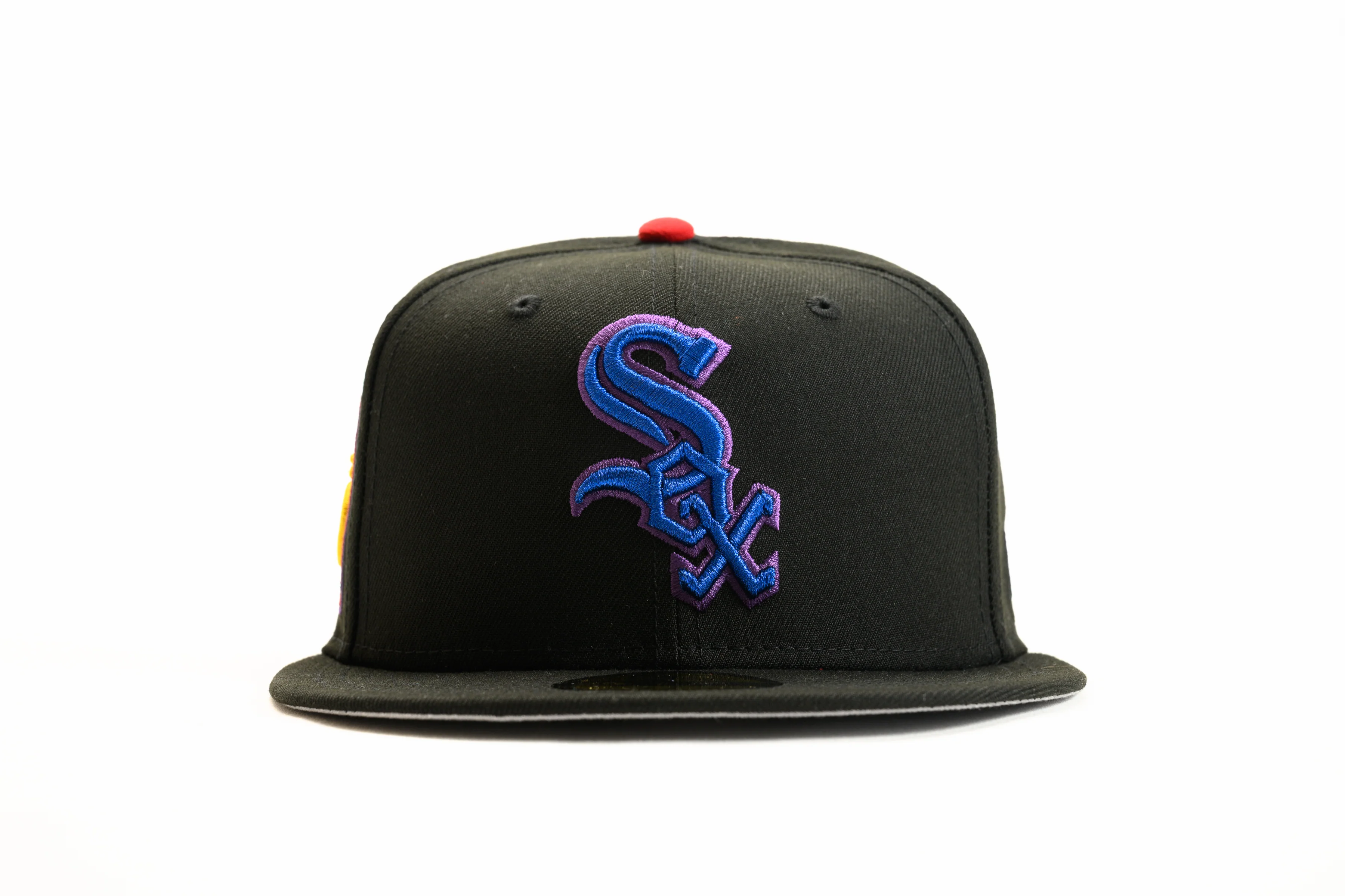 NEW ERA "BARCELONA NIGHTS" CHICAGO WHITESOX FITTED HAT (BLACK/RED) - Image 8