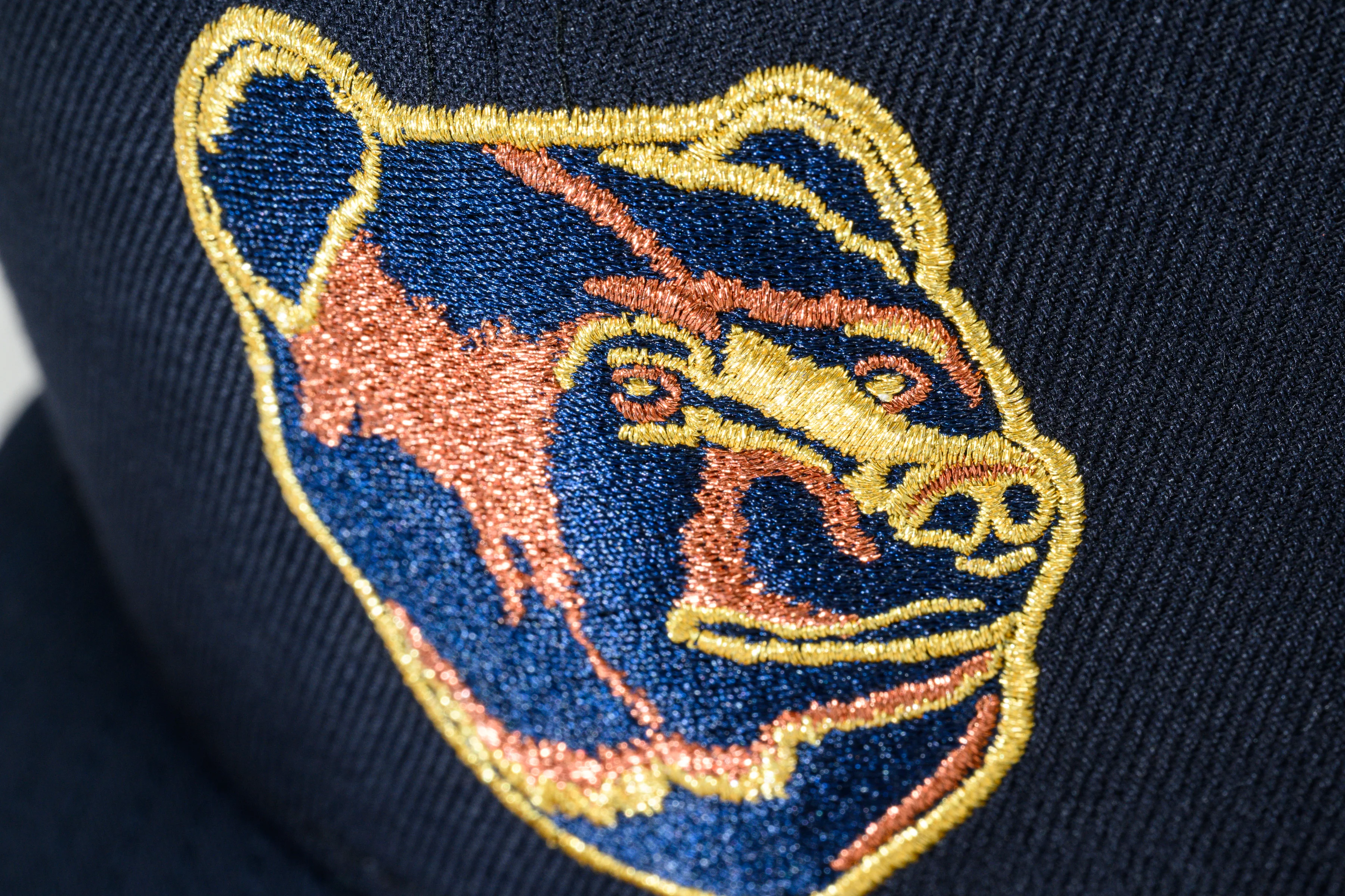 NEW ERA "BAY AREA” BOSTON BRUINS FITTED HAT (NAVY/NIGHTSHIFT NAVY/GOLD) - Image 5