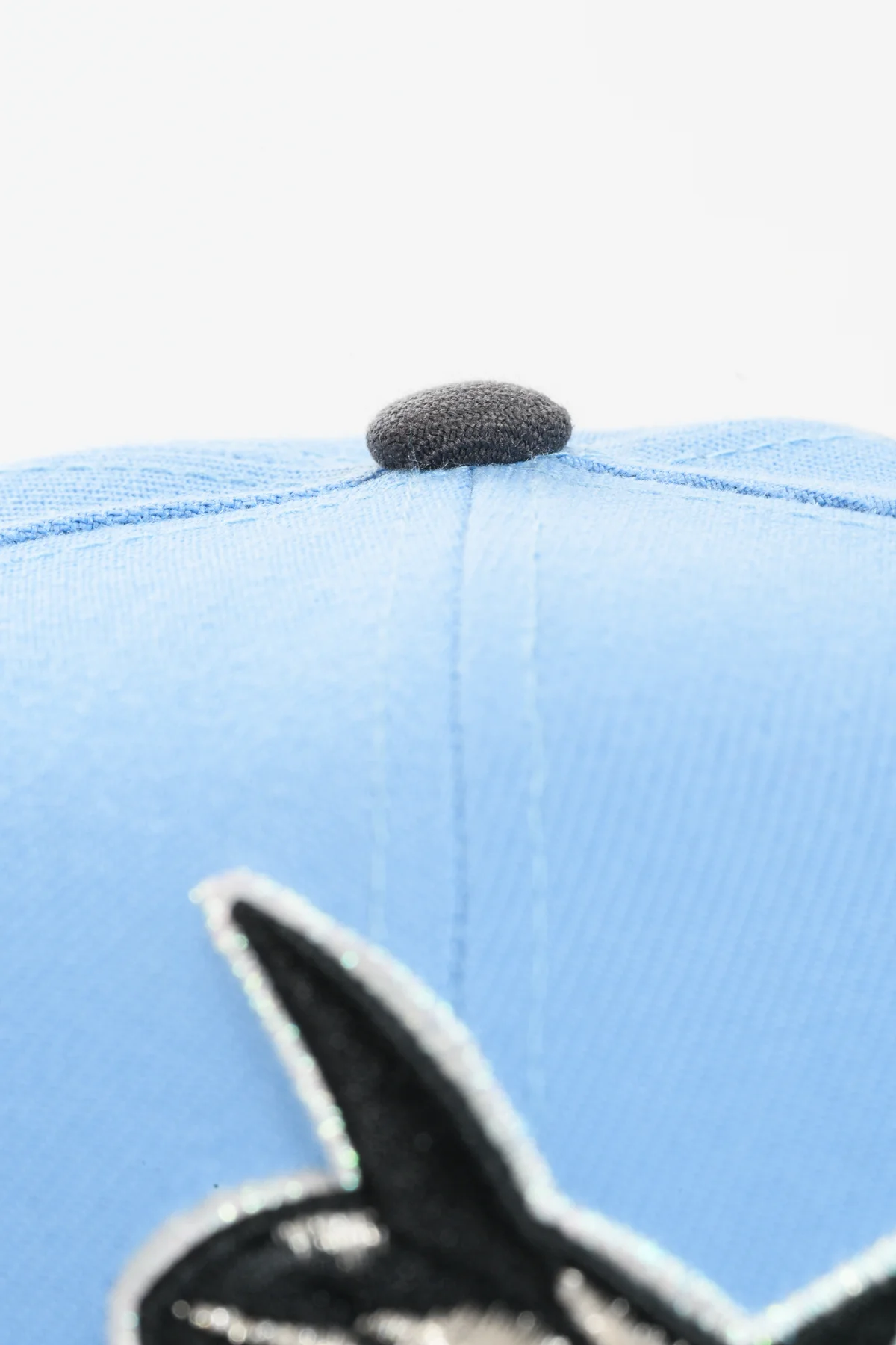 NEW ERA "BLOOD ON THE ICE" SAN JOSE SHARKS (SKY BLUE/OCEANSIDE BLUE/ DARK GRAPHITE) - Image 5