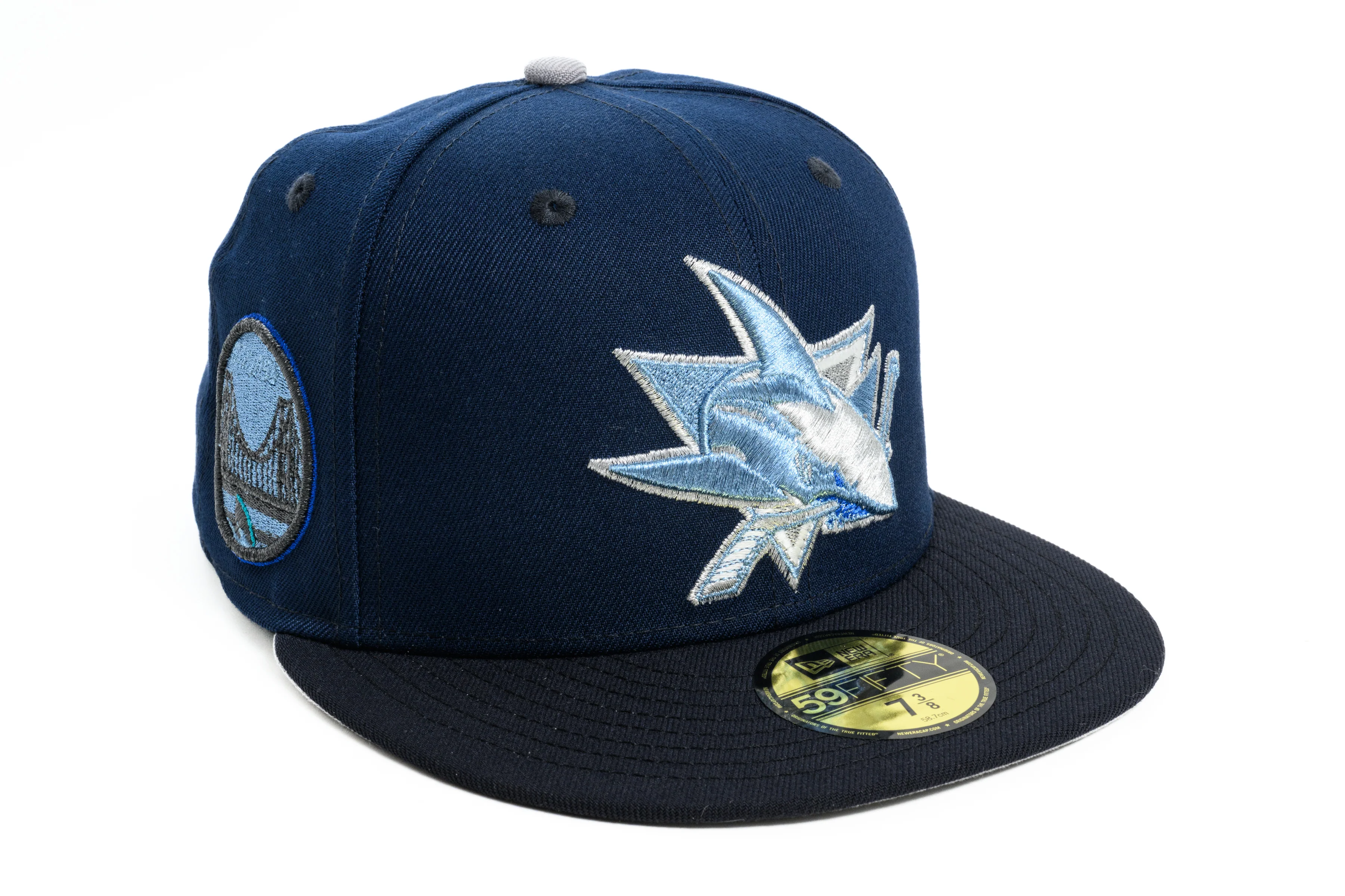 NEW ERA "BLUE WATERS” SAN JOSE SHARKS FITTED HAT (OCEANSIDE BLUE/NIGHTSHIFT NAVY)