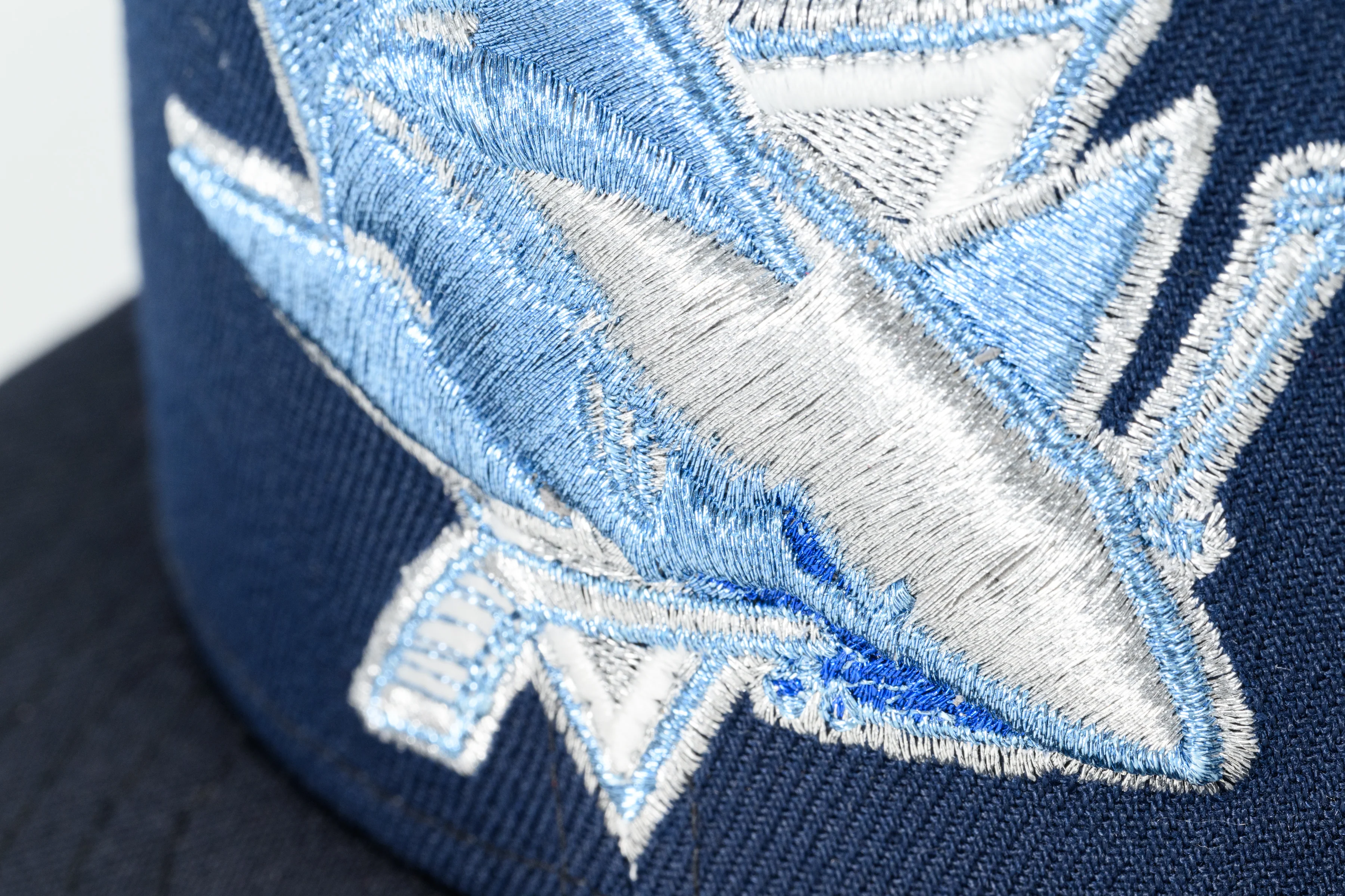 NEW ERA "BLUE WATERS” SAN JOSE SHARKS FITTED HAT (OCEANSIDE BLUE/NIGHTSHIFT NAVY) - Image 10