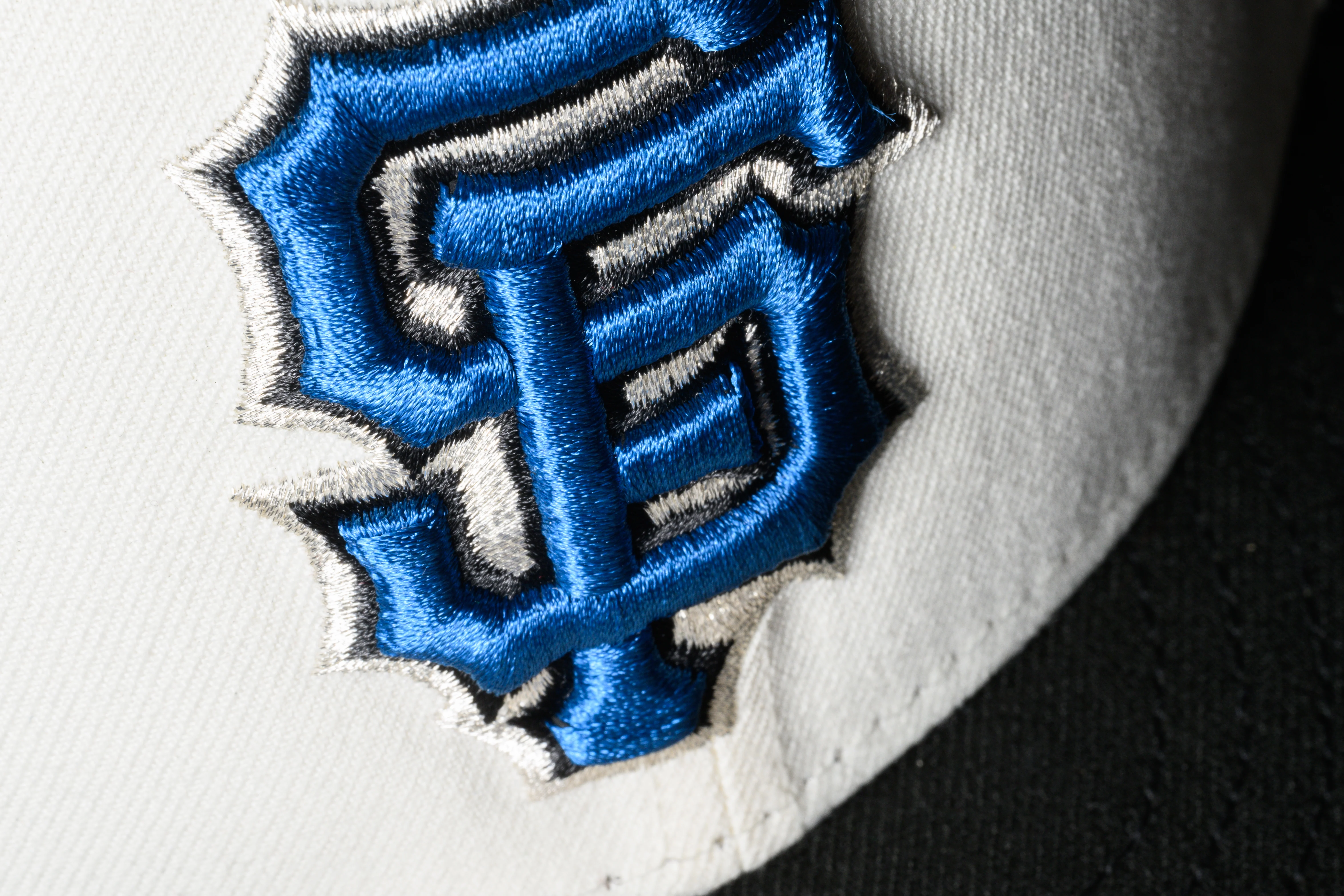 NEW ERA "HOME JERSEY" SF GIANTS FITTED HAT (CHROME/BLACK) - Image 5