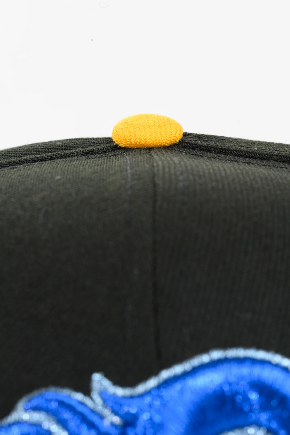 NEW ERA "CHILL FAM" CALGARY FLAMES (BLACK/RED/YELLOW - Image 5