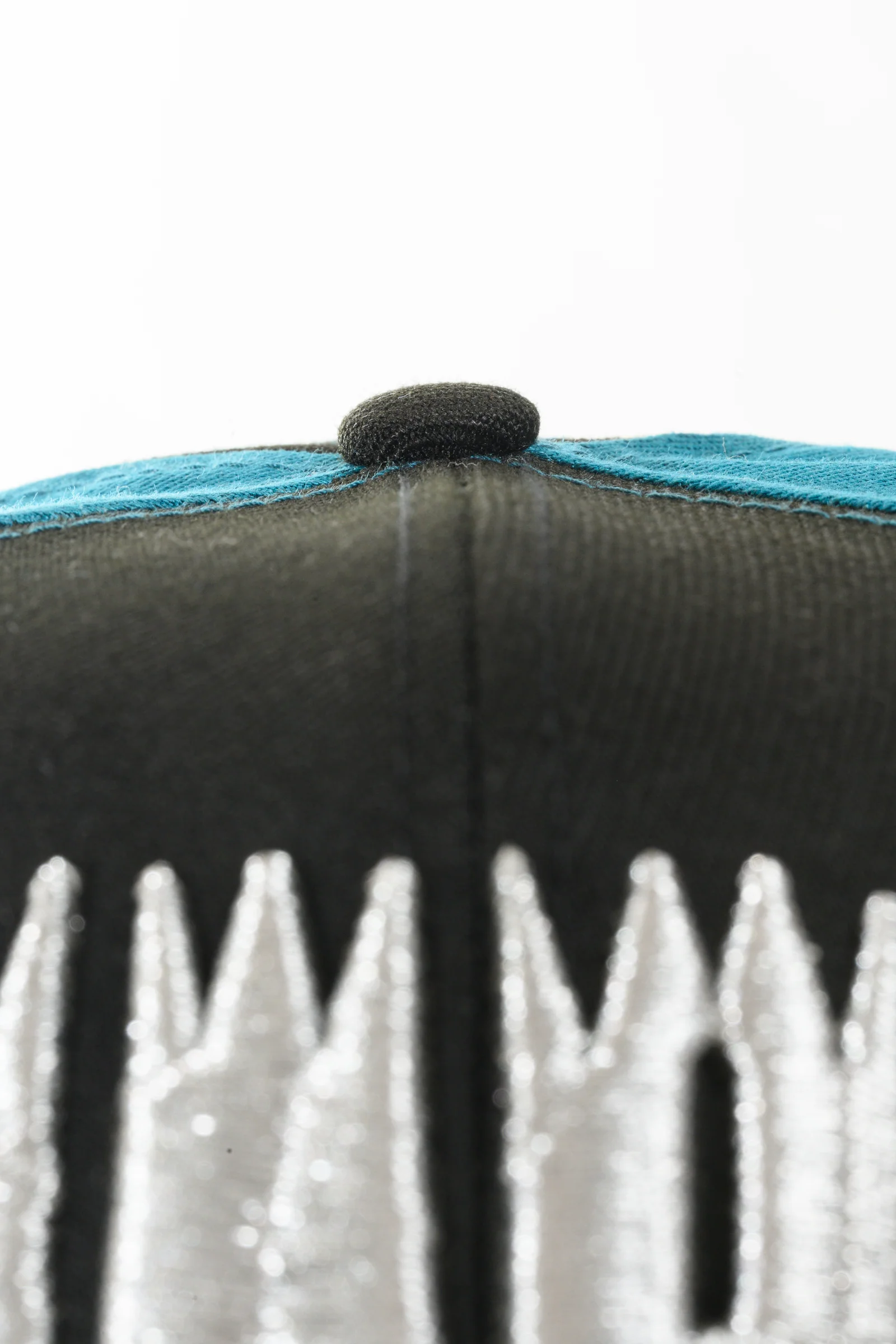 NEW ERA "COLOR BLOCK" SAN JOSE SHARKS FITTED HAT (BLACK/TEAL) - Image 7