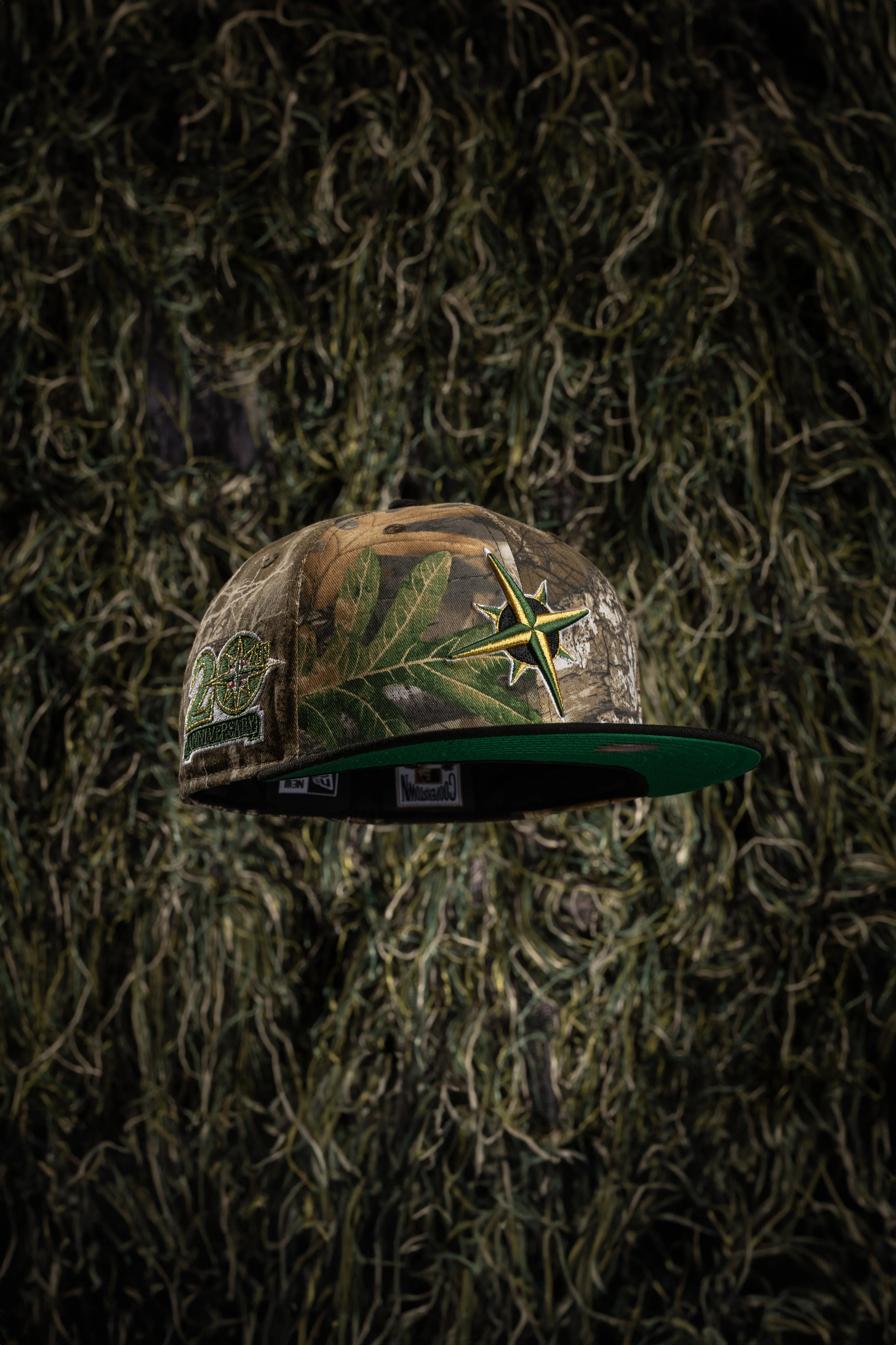 NEW ERA “COMPASS IN THE WOODS" SEATTLE MARINERS FITTED HAT (REAL TREE)