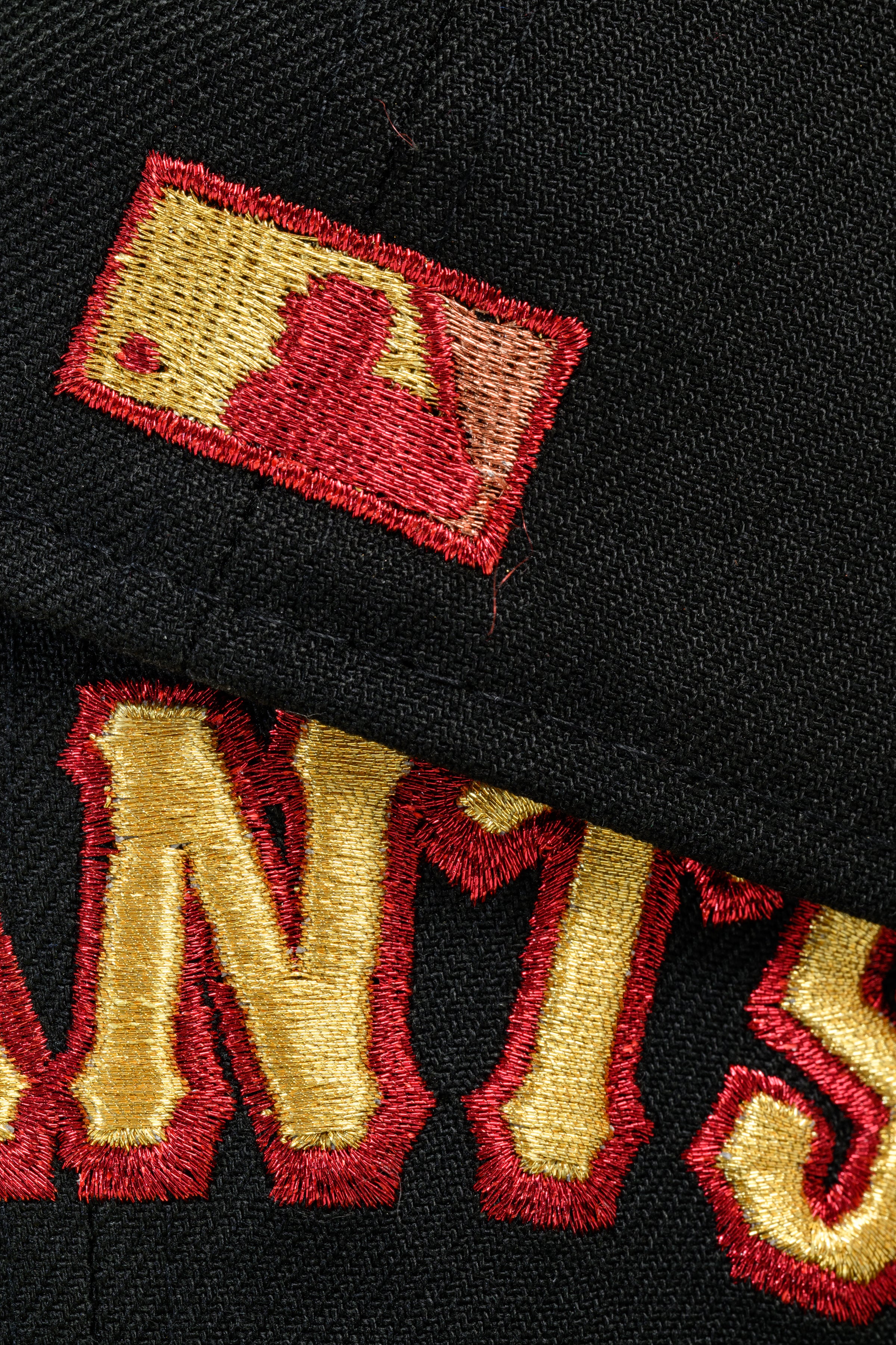 NEW ERA "FINAL ZILLA” SAN FRANCISCO GIANTS  FITTED HAT (BLACK/RIFLE GREEN/RED) - Image 4