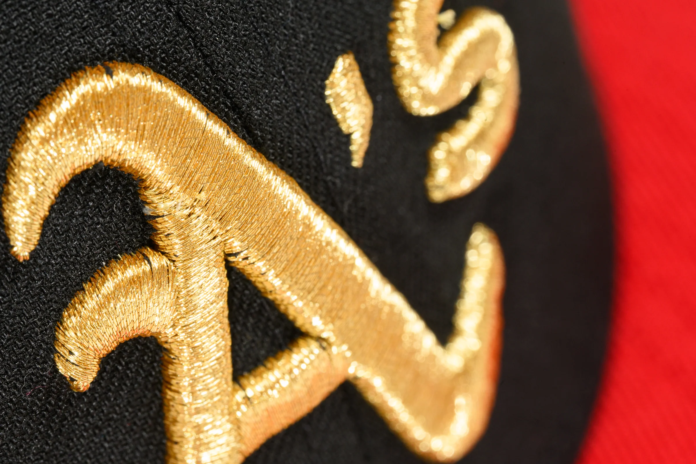 NEW ERA "HE HATE ME" OAKLAND A'S FITTED HAT (BLACK/RED/GOLD) - Image 8