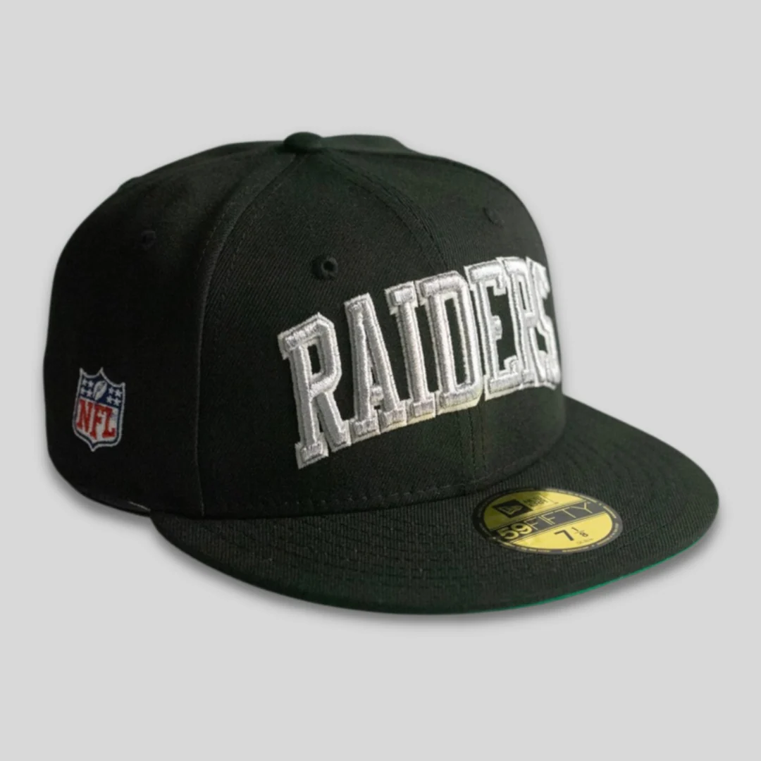 NEW ERA "LOOTERS" LAS VEGAS RAIDERS FITTED HAT (BLACK/METALLIC SILVER) - SIZE 7 3/8