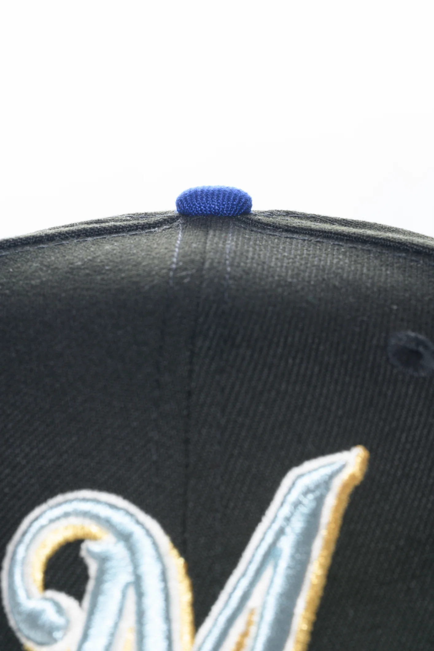 NEW ERA "MESG" MILWAUKEE BREWERS FITTED HAT ( BLACK/DARK GREEN/DARK ROYAL) - Image 4