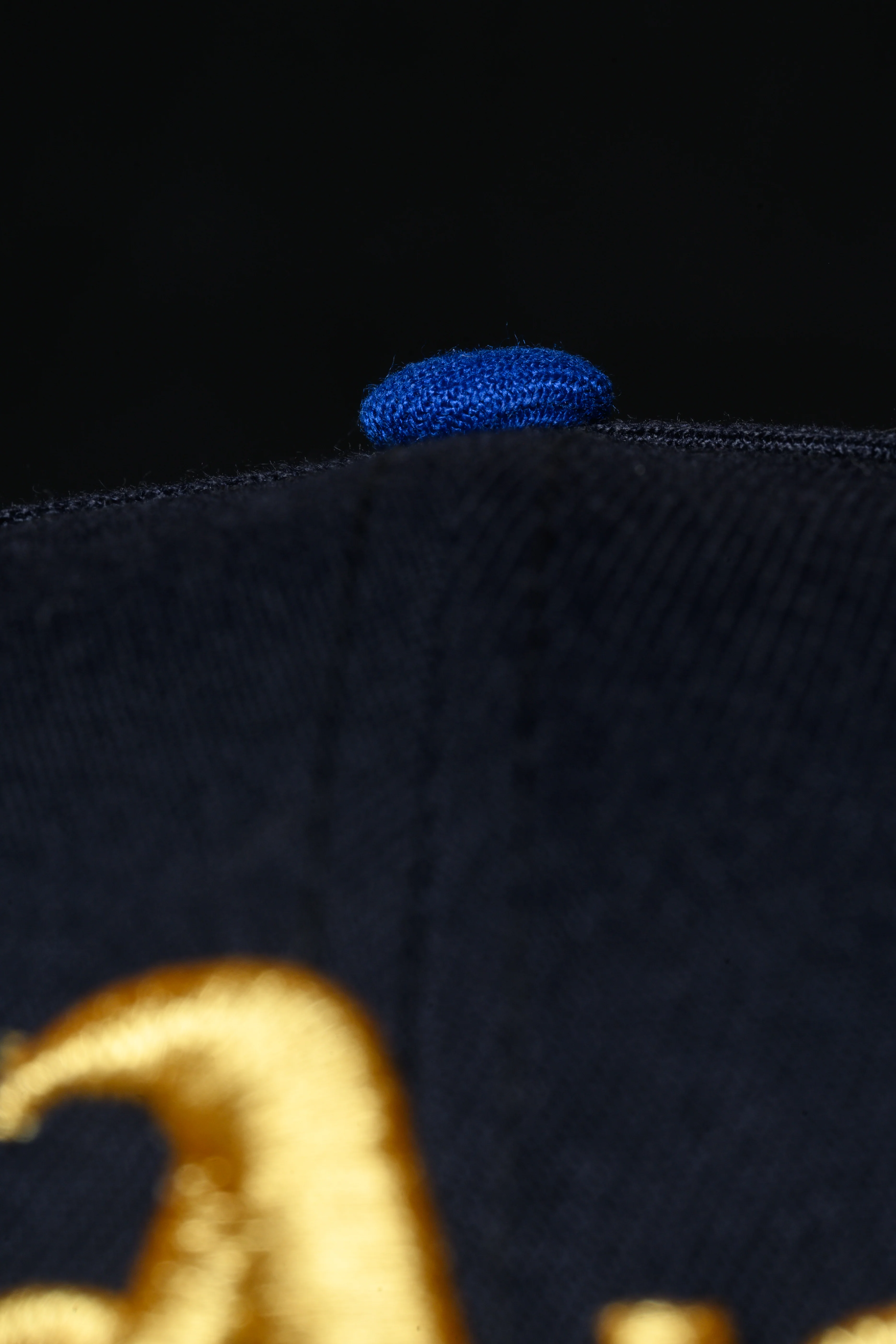 NEW ERA "PARADE IN THE BAY" OAKLAND ATHLETICS FITTED HAT + PIN (NAVY/DARK ROYAL) - Image 6