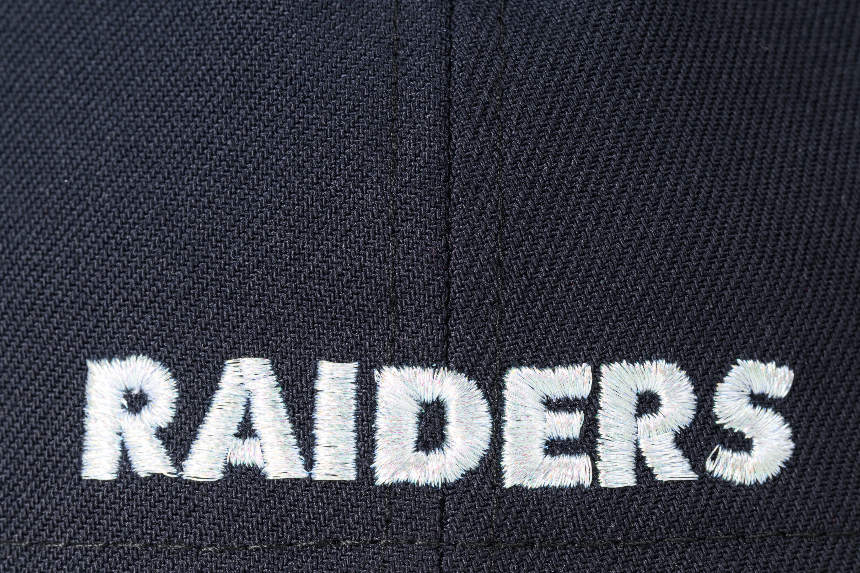 NEW ERA “TUNNEL VISION” LAS VEGAS RAIDERS FITTED HAT (NAVY/BLACK/ORANGE) - Image 4