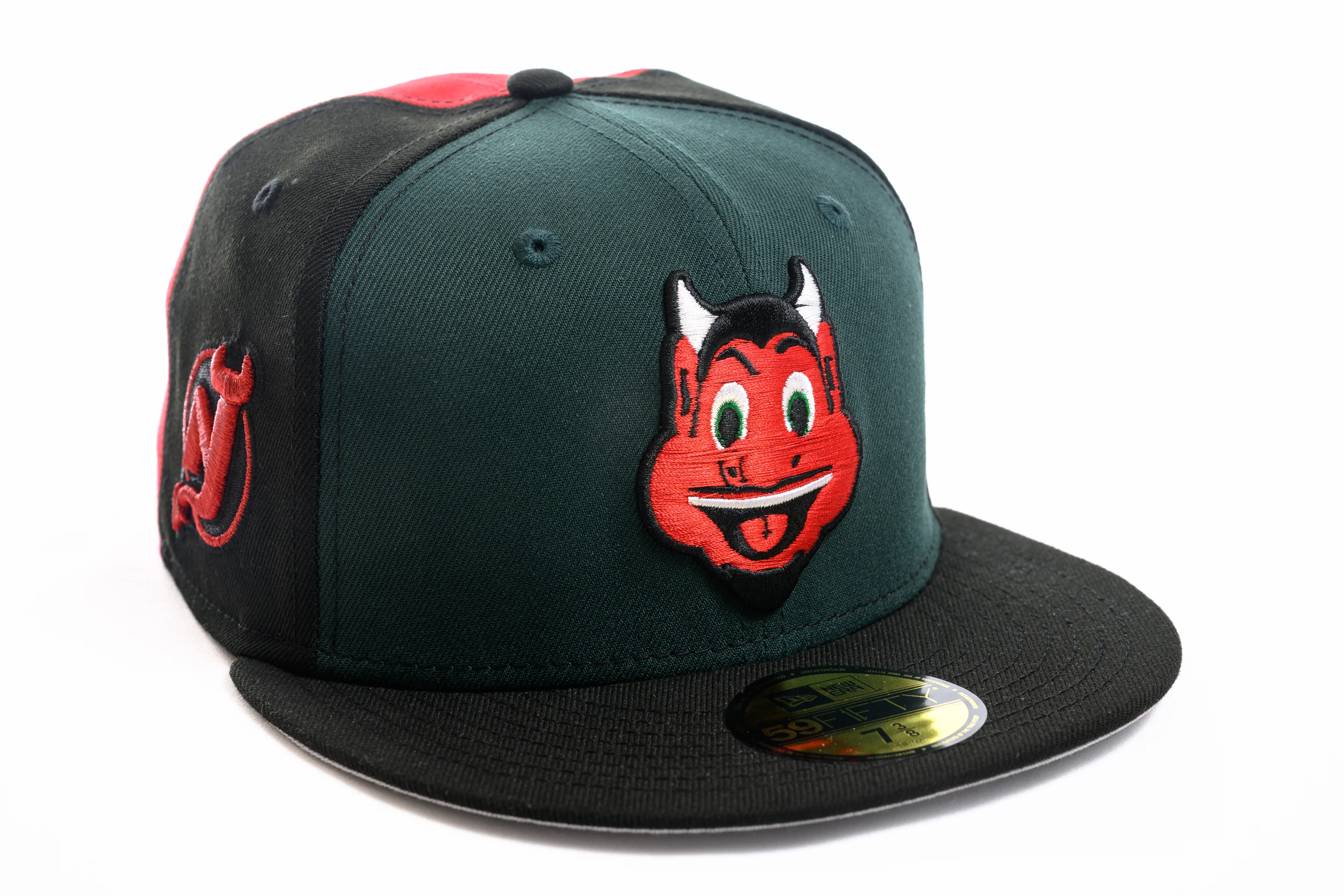NEW ERA "PUDDY" NEW JERSEY DEVILS FITTED HAT (BLACK/DARK GREEN/SCARLET)