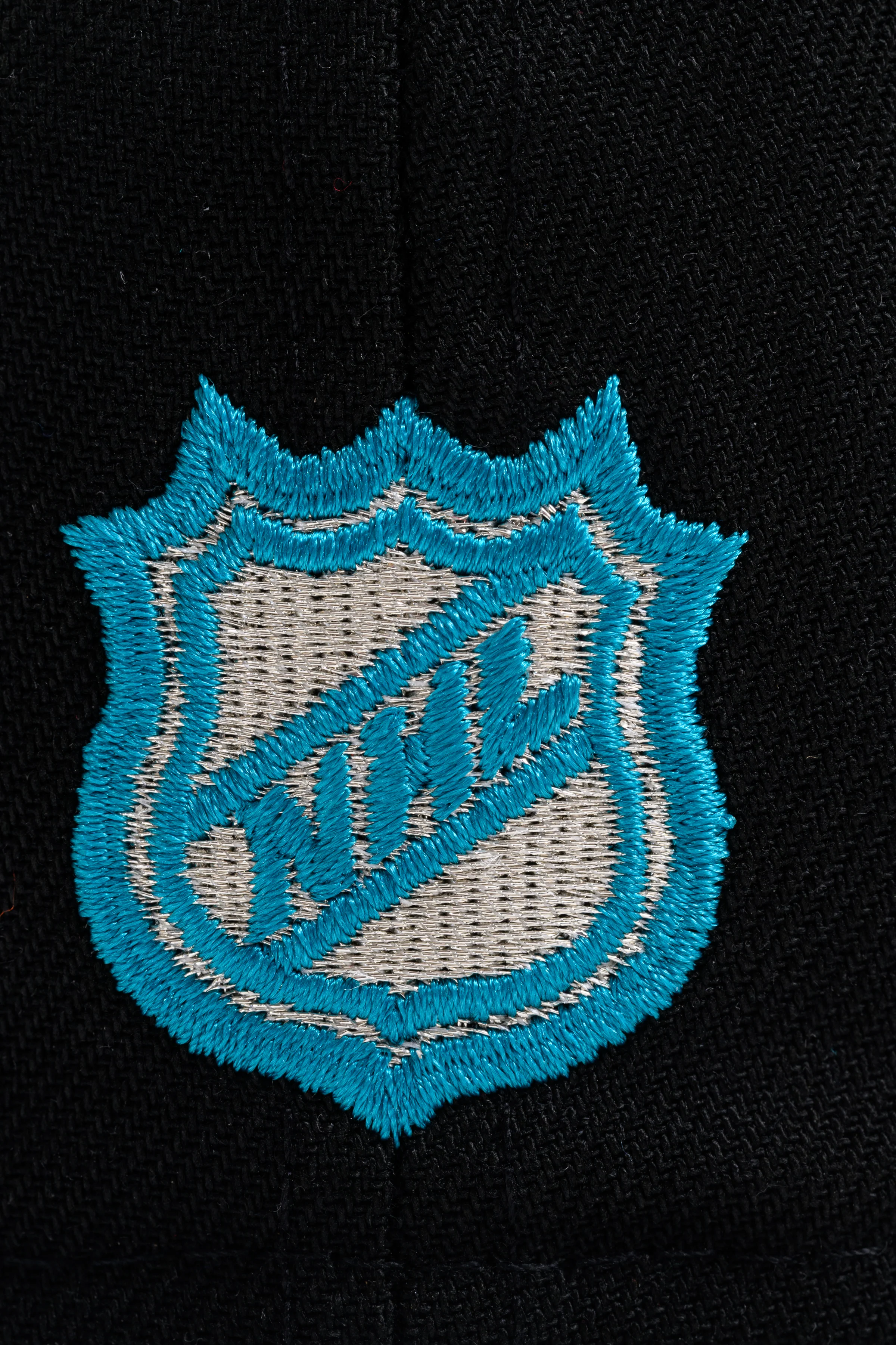 NEW ERA "REEF" SAN JOSE SHARKS  FITTED HAT (BLACK/CHROME) - Image 3