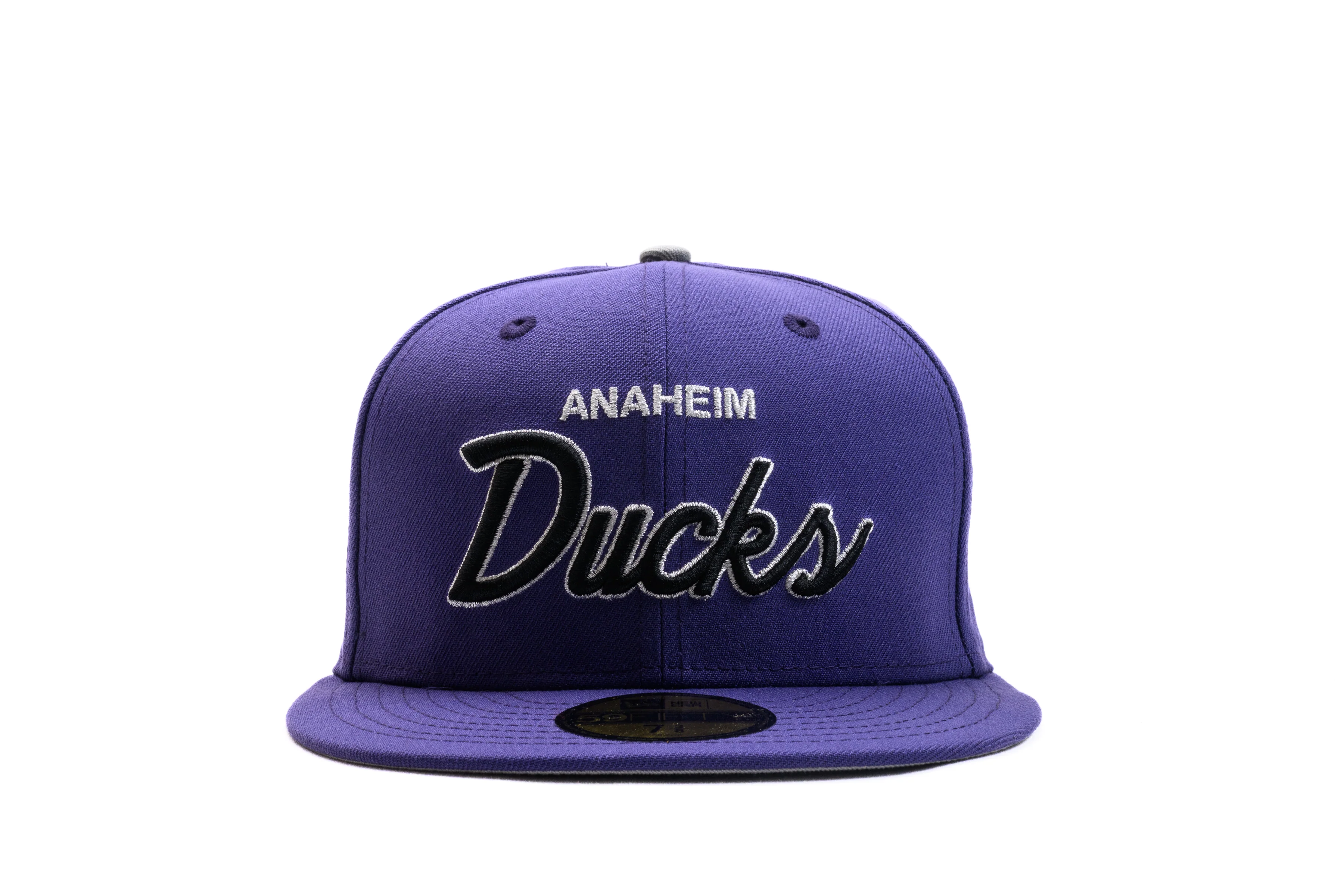 NEW ERA "RETRO SCRIPT" ANAHEIM DUCKS  FITTED HAT (PURPLE/GREY) - Image 7