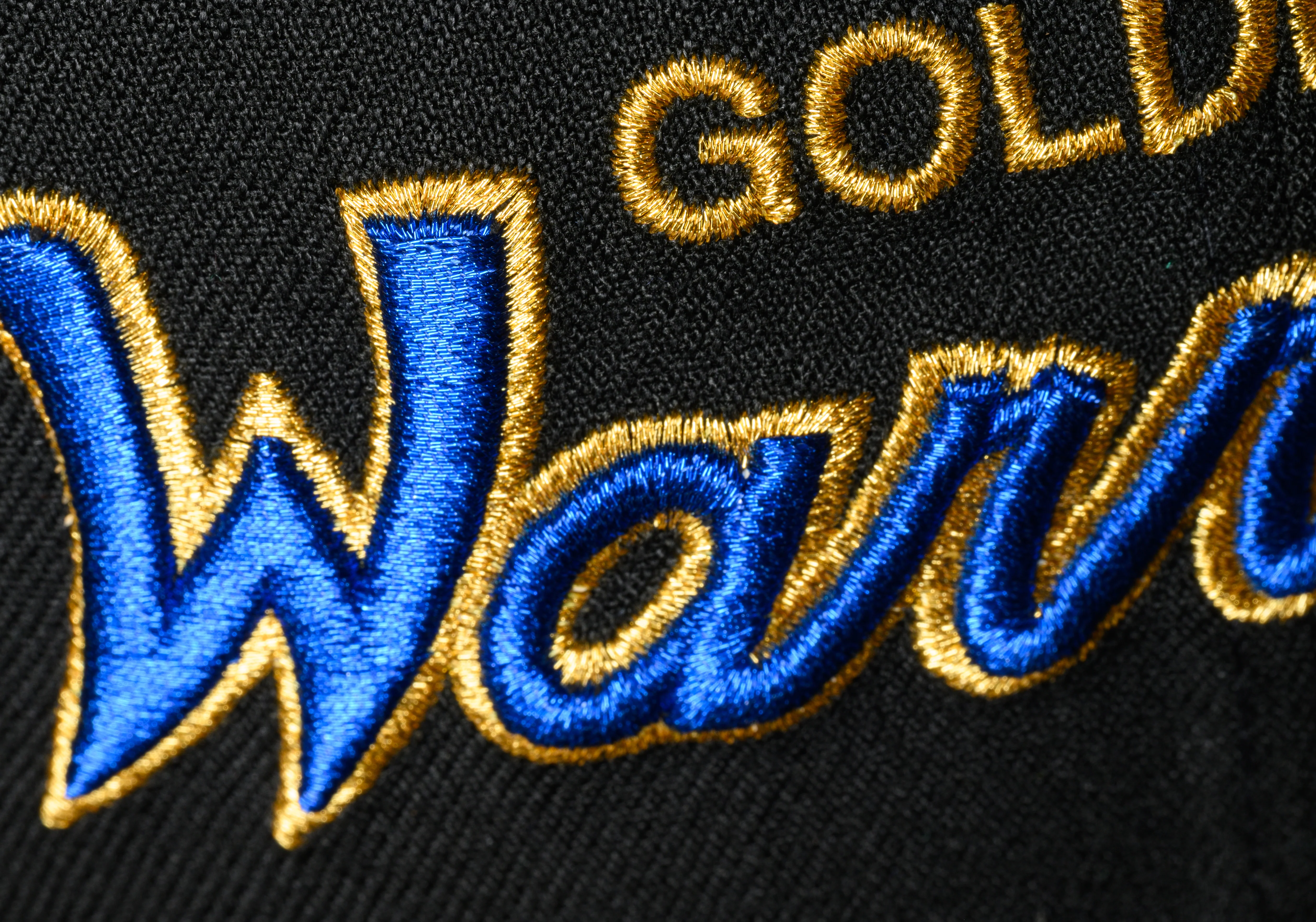 NEW ERA "RETRO SCRIPT" GOLDEN STATE WARRIORS FITTED HAT (BLACK/METALLIC BLUE) - Image 4