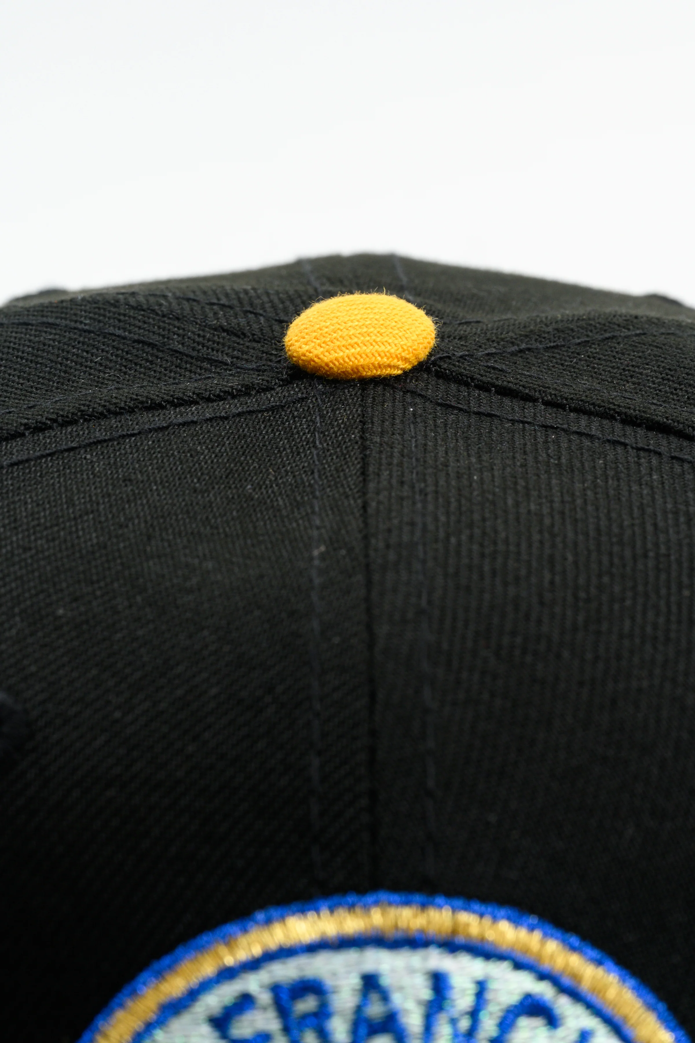 NEW ERA "RICK BARRY” SAN FRANCISCO WARRIORS FITTED HAT (BLACK/NAVY/YELLOW) - Image 6