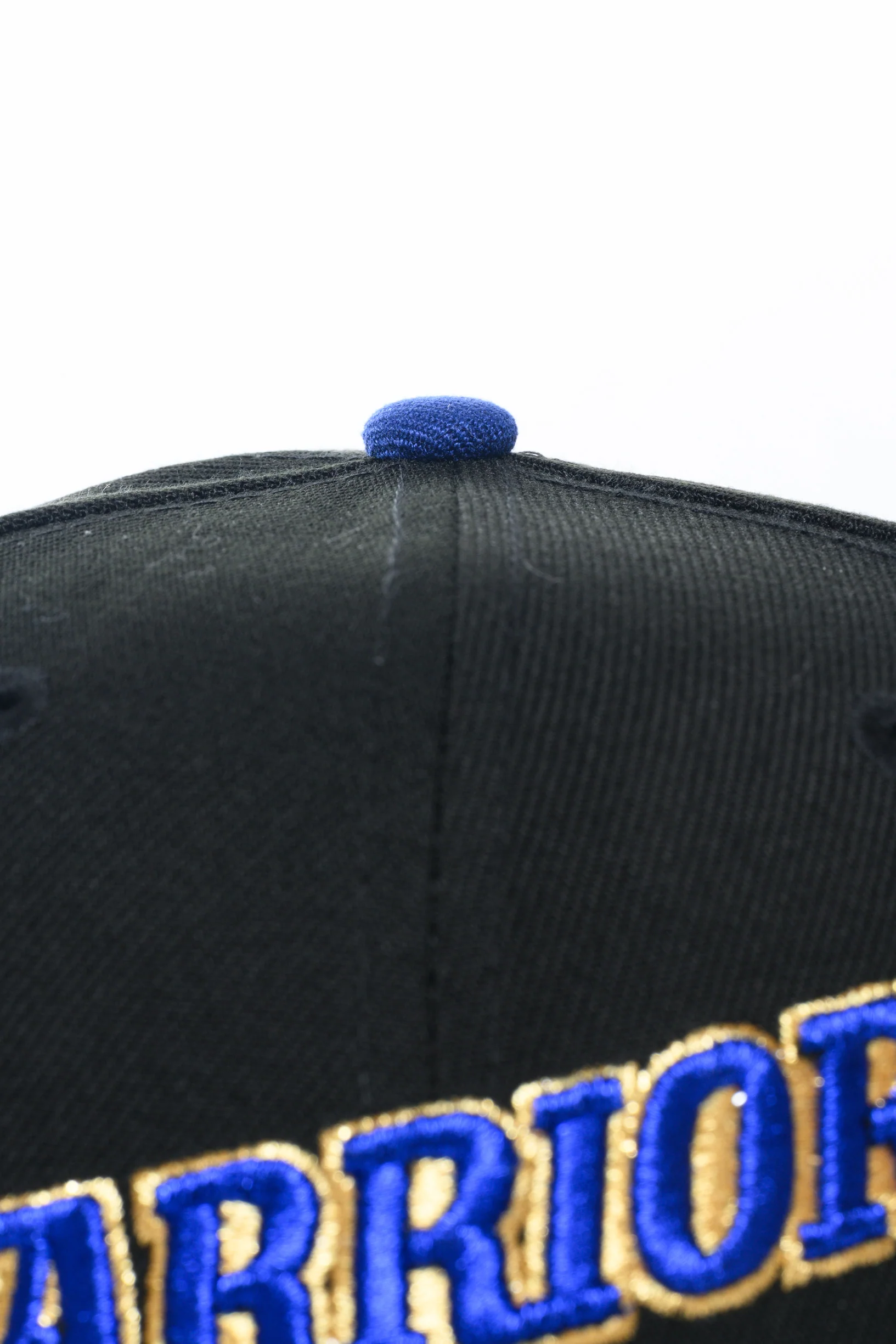 NEW ERA "RUN TMC AWAY" GOLDEN STATE WARRIORS FITTED HAT (BLACK/ DARK ROYAL) - Image 4