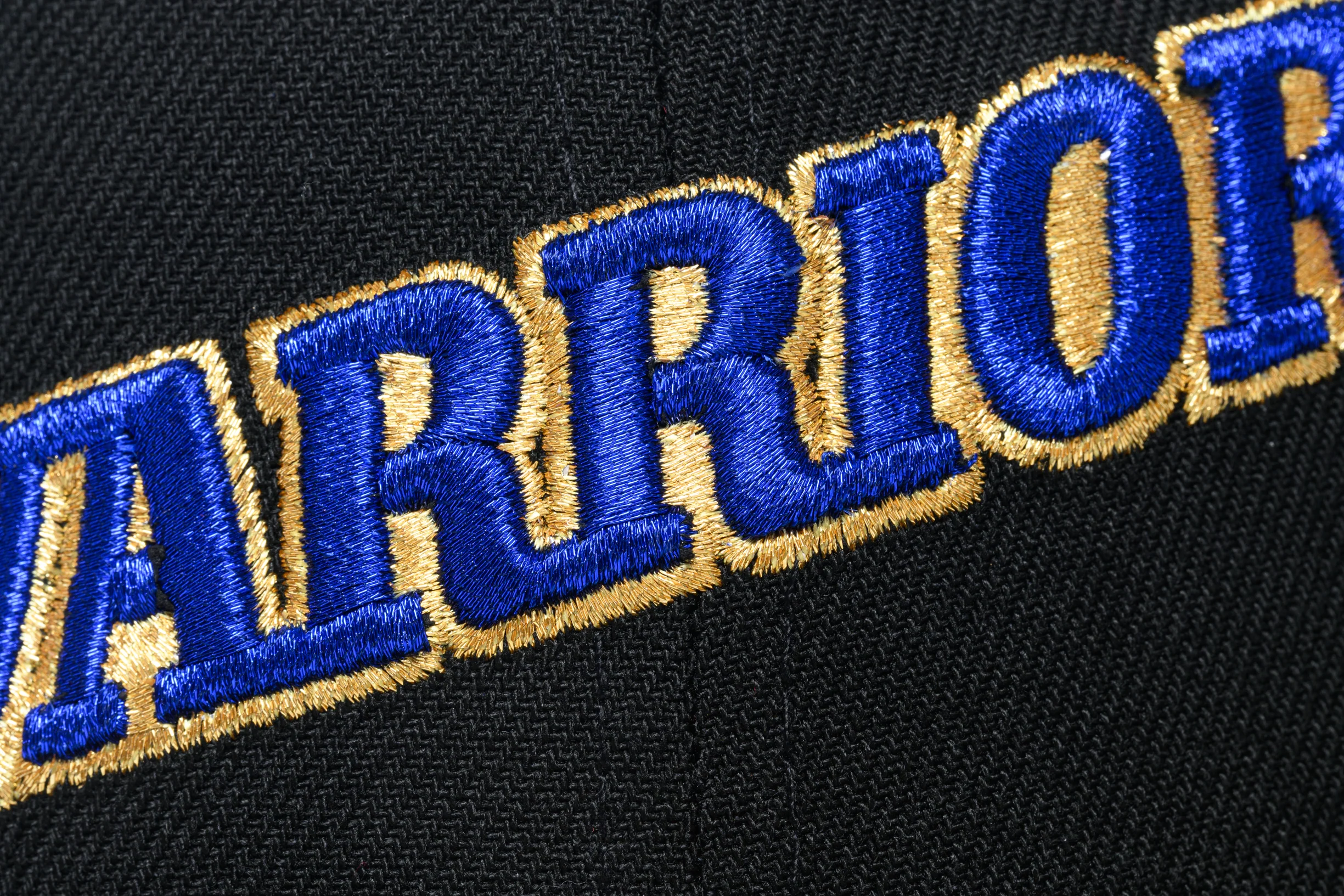 NEW ERA "RUN TMC AWAY" GOLDEN STATE WARRIORS FITTED HAT (BLACK/ DARK ROYAL) - Image 7