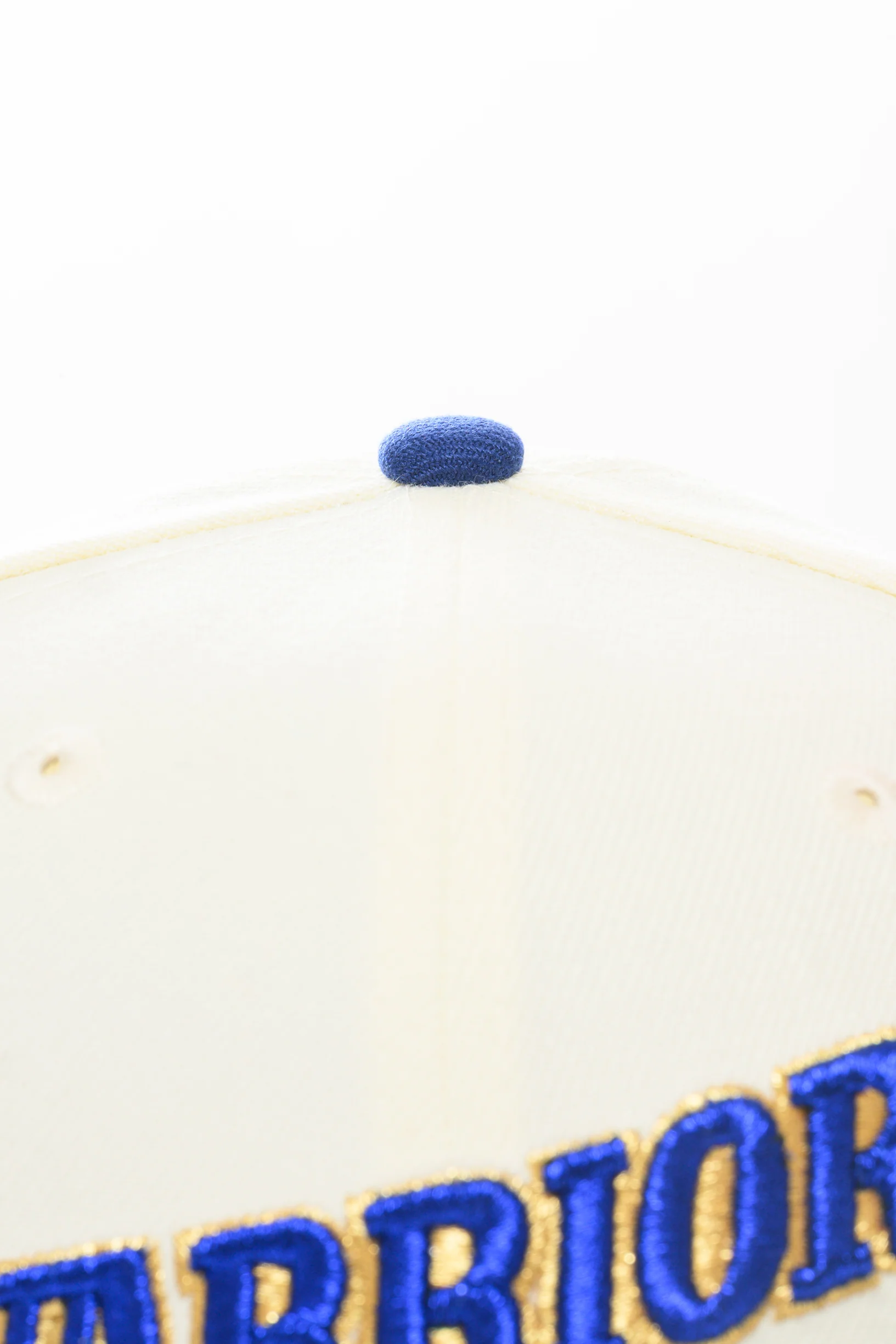 NEW ERA "RUN TMC HOME" GOLDEN STATE WARRIORS FITTED HAT (CHROME/DARK ROYAL) - Image 4