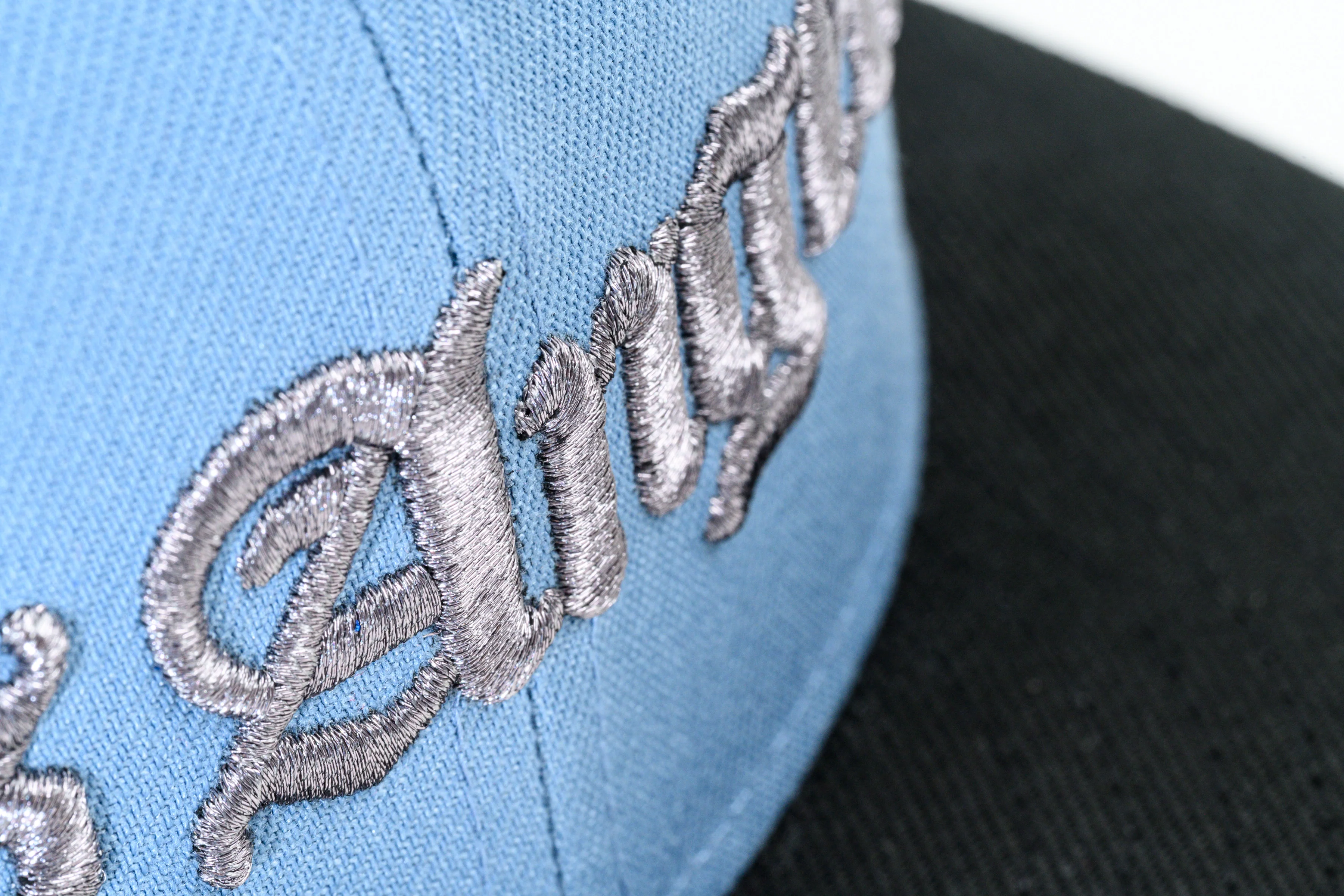 NEW ERA "SANTANA” LOS ANGELES DODGERS FITTED HAT (FADED BLUE/BLACK/CHROME) - Image 11