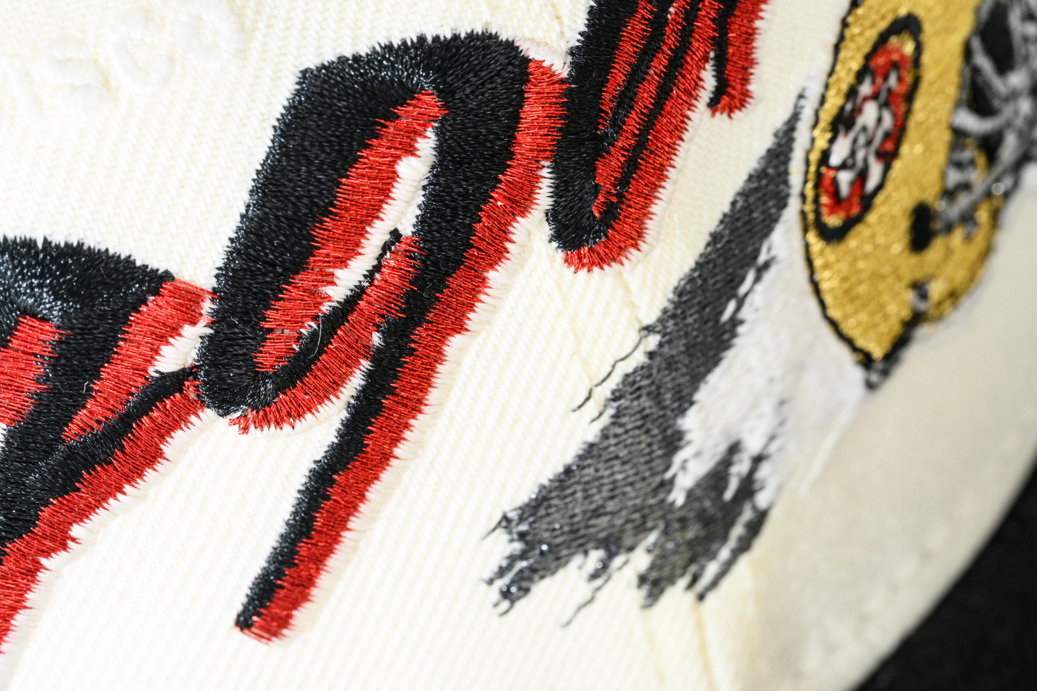NEW ERA "T.O.” SAN FRANCISCO 49ERS FITTED HAT (CHROME WHITE/BLACK) - Image 12