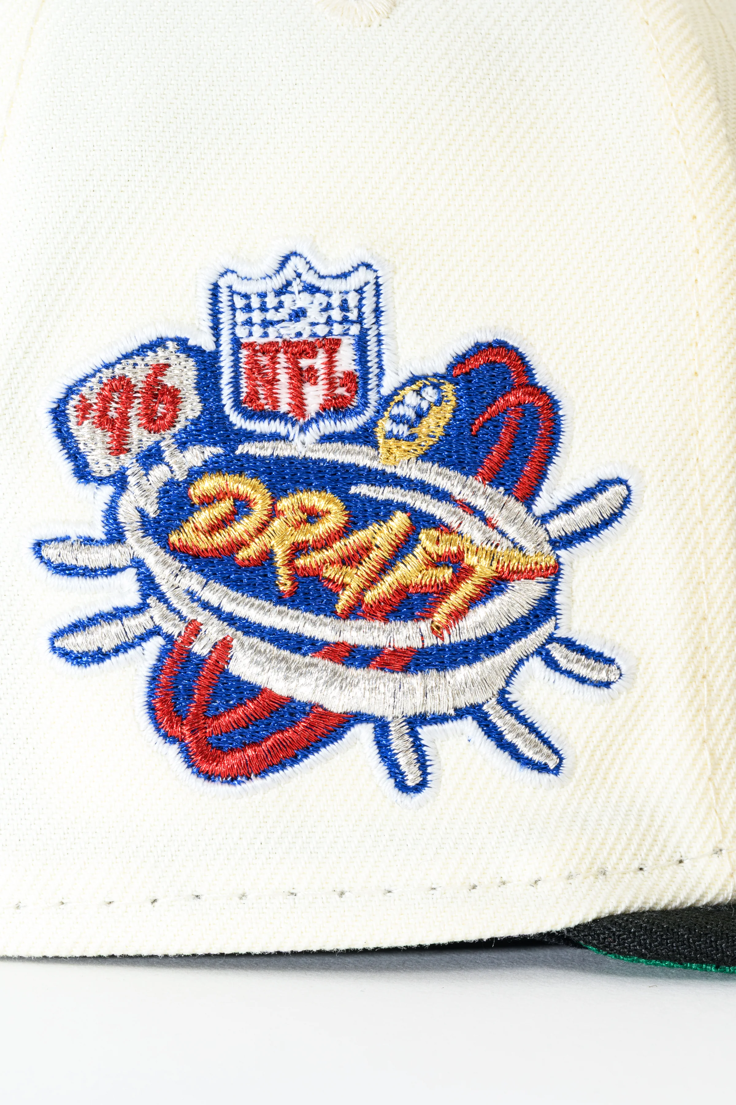 NEW ERA "T.O.” SAN FRANCISCO 49ERS FITTED HAT (CHROME WHITE/BLACK) - Image 5