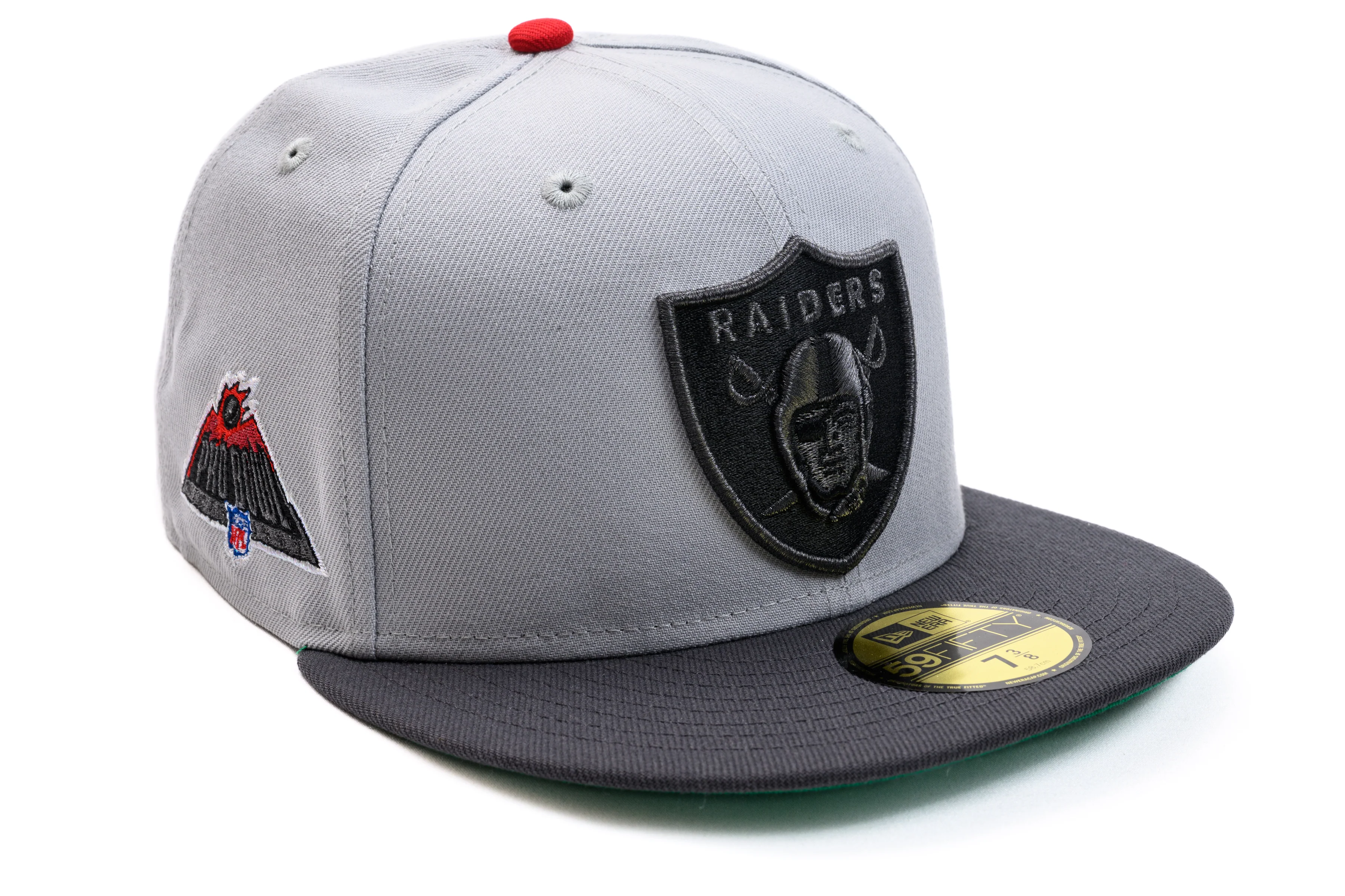 NEW ERA "TALES" LAS VEGAS RAIDERS  FITTED HAT + PIN (GREY/GRAPHITE/RED)