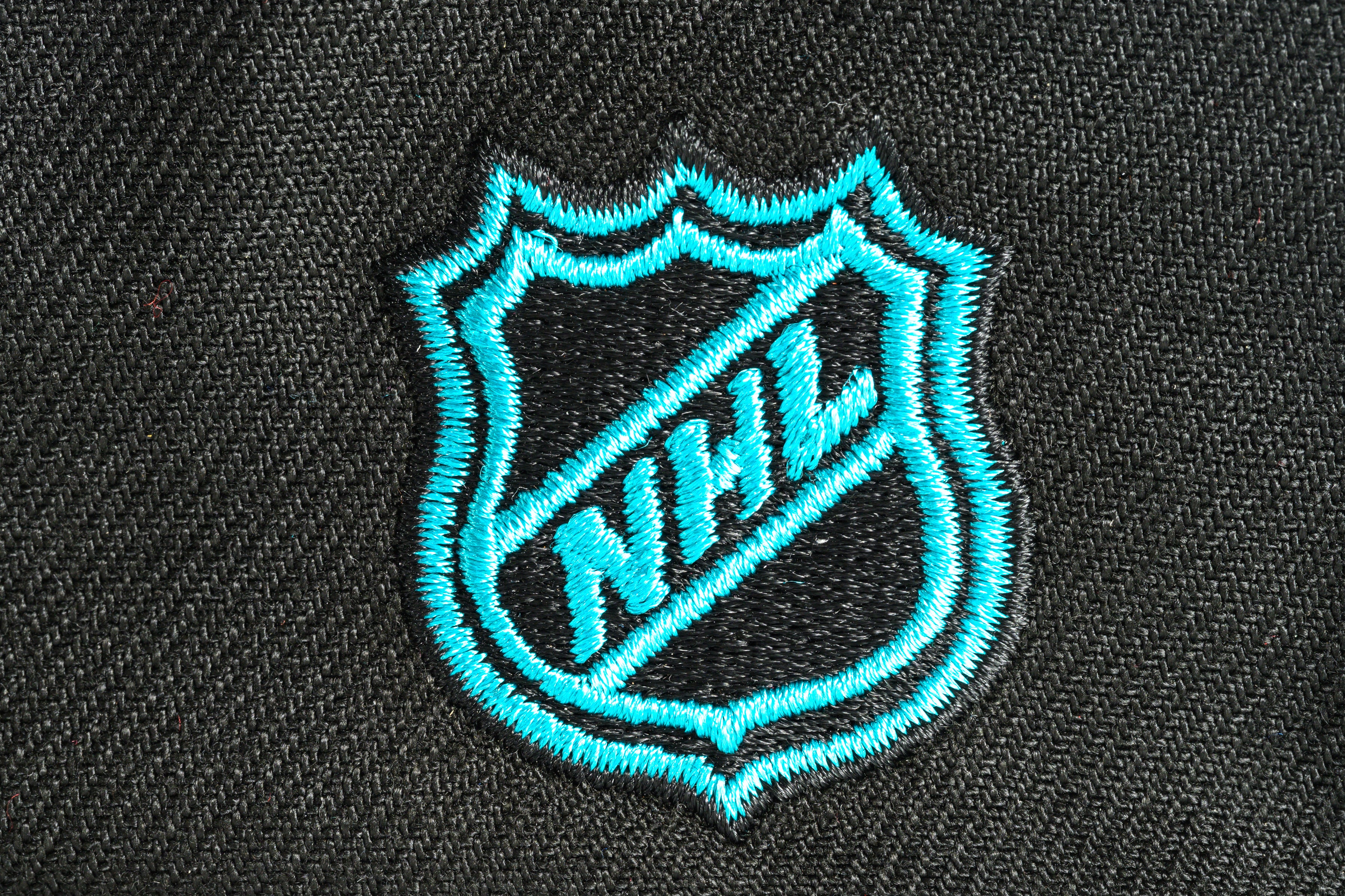 NEW ERA "TEAM SCRIPT" SAN JOSE SHARKS FITTED HAT (BLACK/TEAL) - Image 5