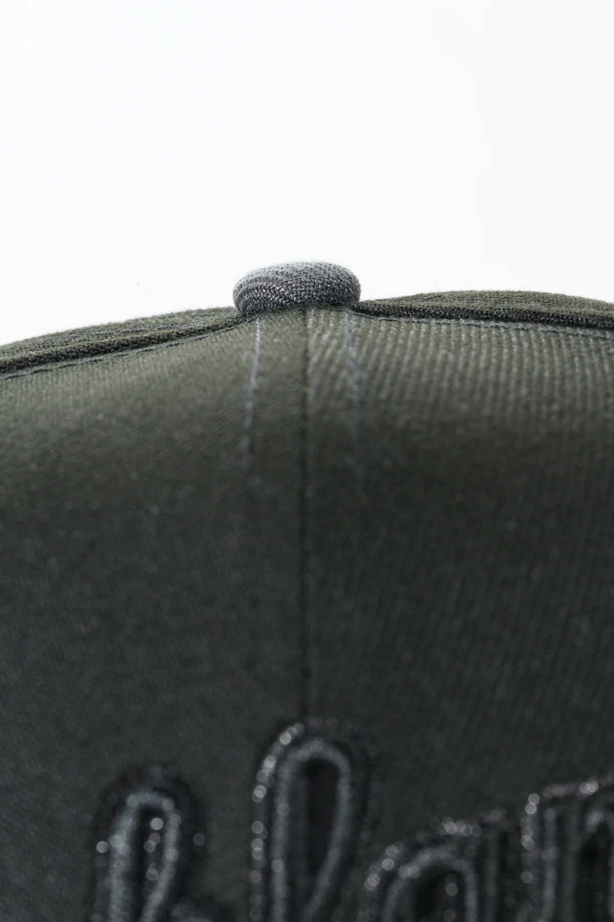 NEW ERA "TOMBSTONE SCRIPT" OAKLAND A'S FITTED HAT (BLACK/DARK GRAPHITE) - Image 4