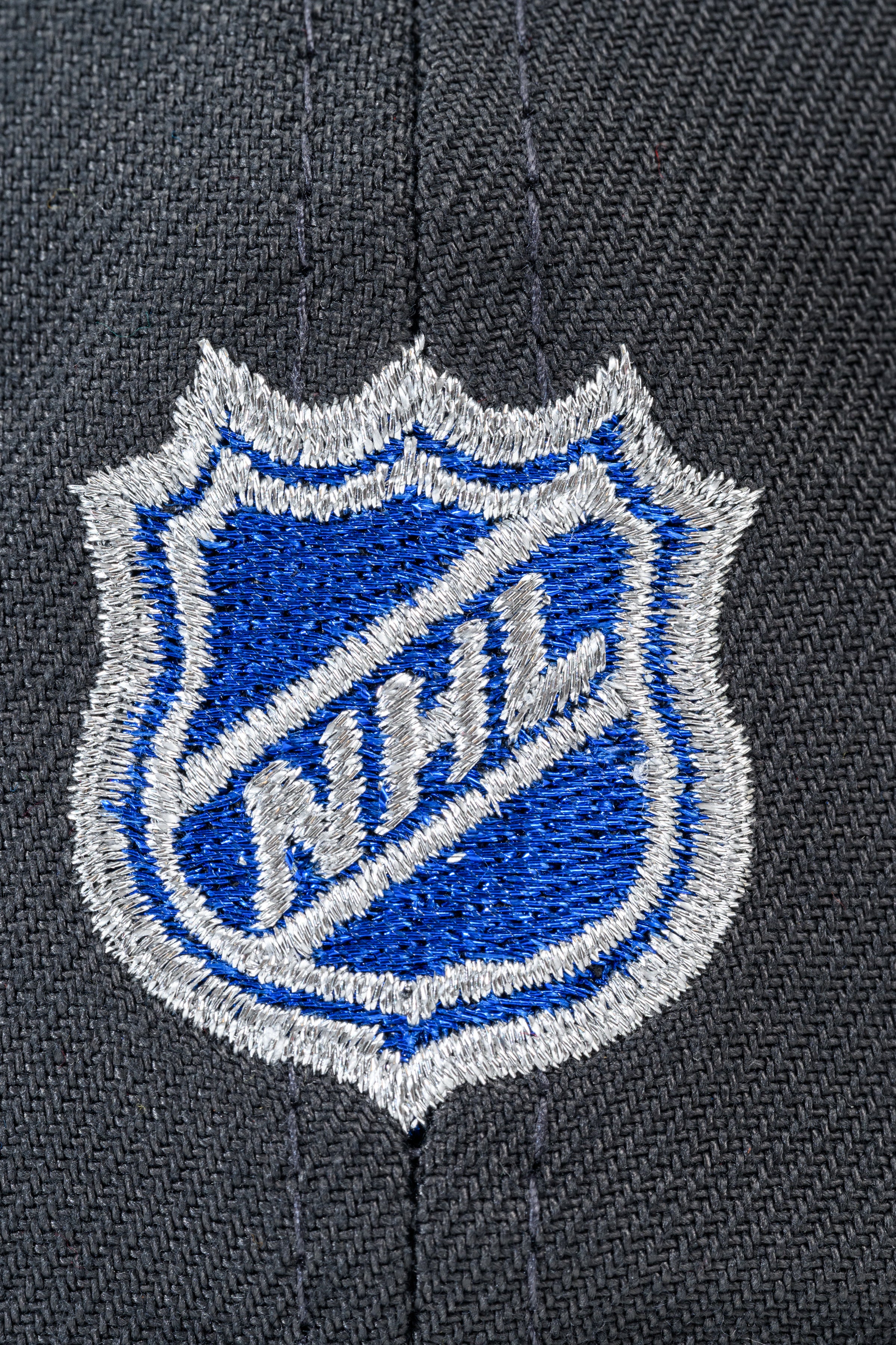 NEW ERA "TRANSIT" NEW JERSEY DEVILS FITTED HAT (DARK GRAPHITE/GREY/BLUE) - Image 3