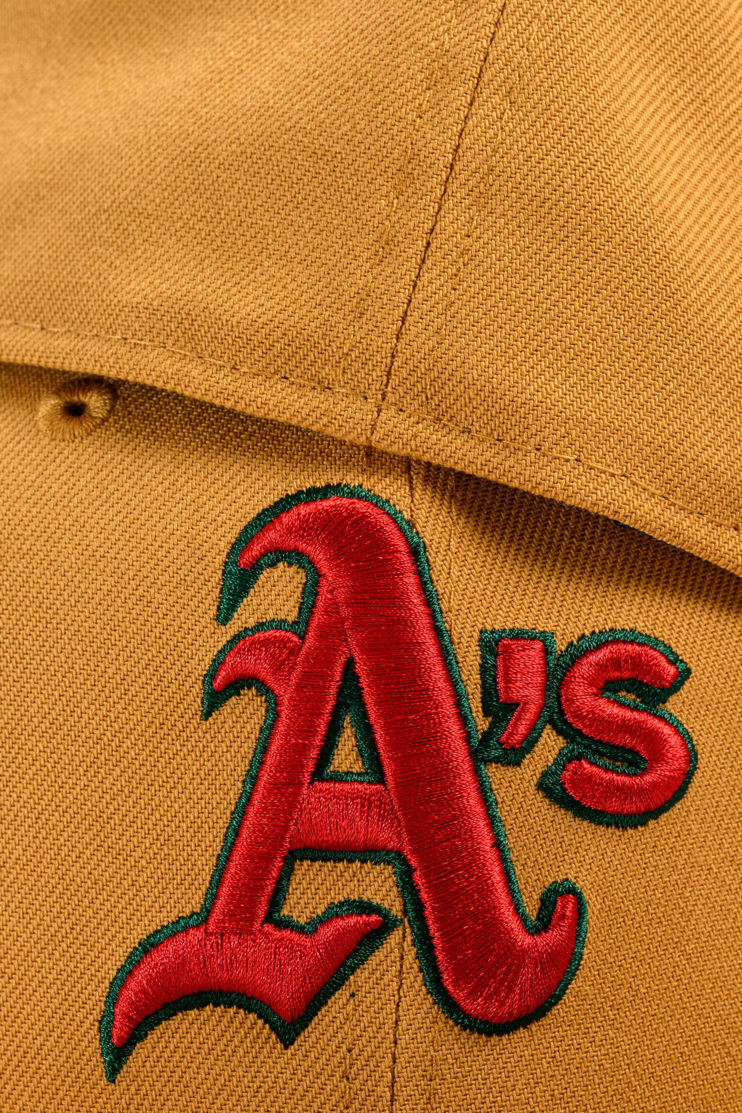 NEW ERA "WREATH" OAKLAND A'S FITTED HAT (TAN/DARK GREEN) - Image 2