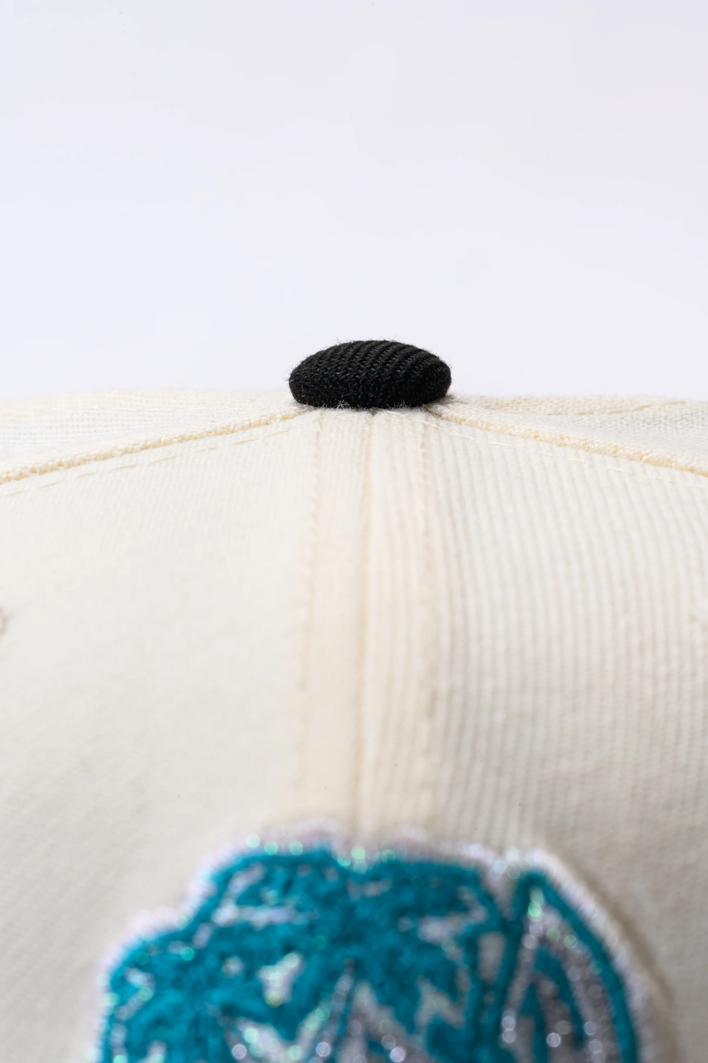 NEW ERA "YACHT ROCK" SAN JOSE SHARKS FITTED HAT (CHROME/BLACK) - Image 5
